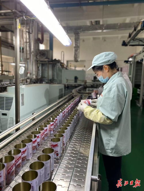 武漢娃哈哈八寶粥智能化生產線。長江日報記者  攝